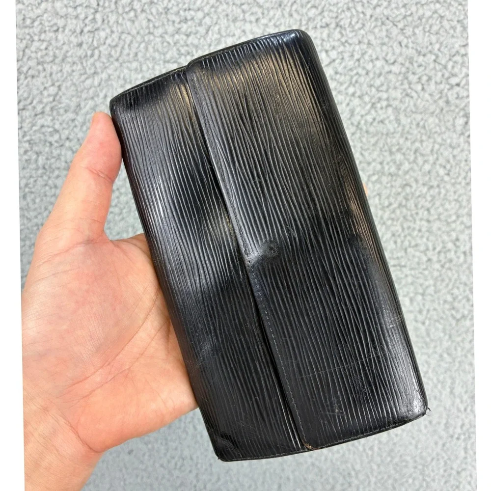 Louis Vuitton Men's OS Black Epi Bi-Fold Wallet Vintage Luxury Designer Classic